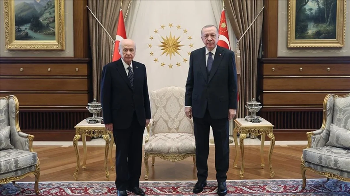 Bahçeli geleneği bozmadı: Erdoğan’ı yine kapıda karşıladı!