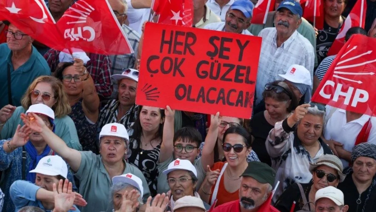 Kılıçdaroğlu taraftarı denilen ilçe başkanı açıklama yapmak zorunda kaldı: Ben Özgür Özel’in yanındayım! Kılıçdaroğlu taraftarı denilen ilçe başkanı açıklama yapmak zorunda kaldı: Ben Özgür Özel’in yanındayım!