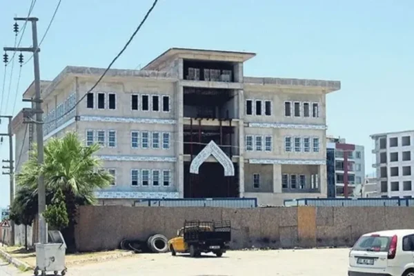 Yıllardır atıl durumdaydı: Belediye hizmet binası ... Yıllardır atıl durumdaydı: Belediye hizmet binası ...