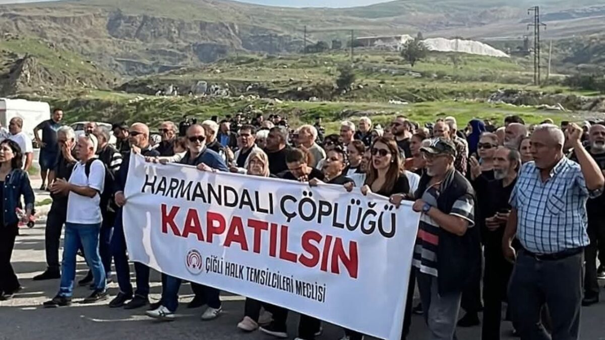 Çiğli’de mahalleli yol kesiti: Çöp gerginliği! Çiğli’de mahalleli yol kesiti: Çöp gerginliği!