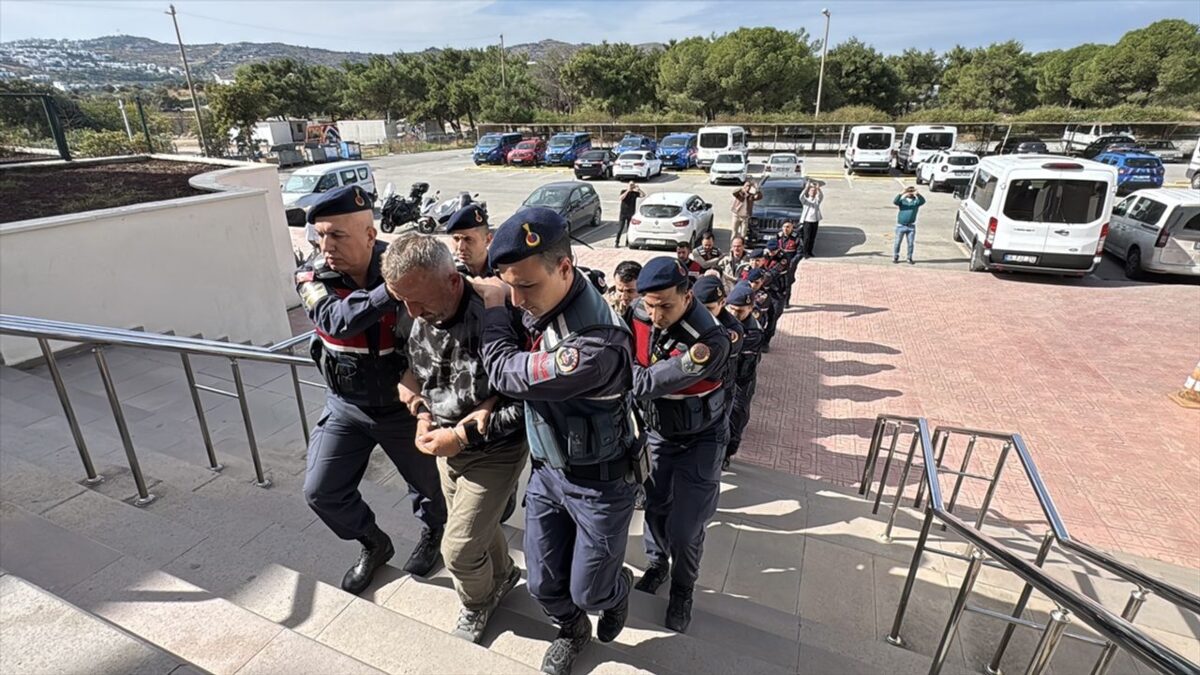 Lastik botla yurt dışına kaçmaya çalışan FETÖ’cüler yakalandı