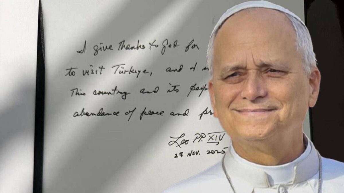 Papa 14. Leo Anıtkabir Özel Defteri’ni imzaladı