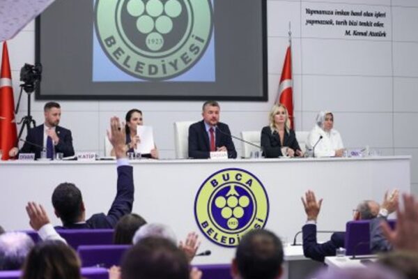 Buca’da plan değişikliği gerilimi: AK Parti’den ma... Buca’da plan değişikliği gerilimi: AK Parti’den ma...
