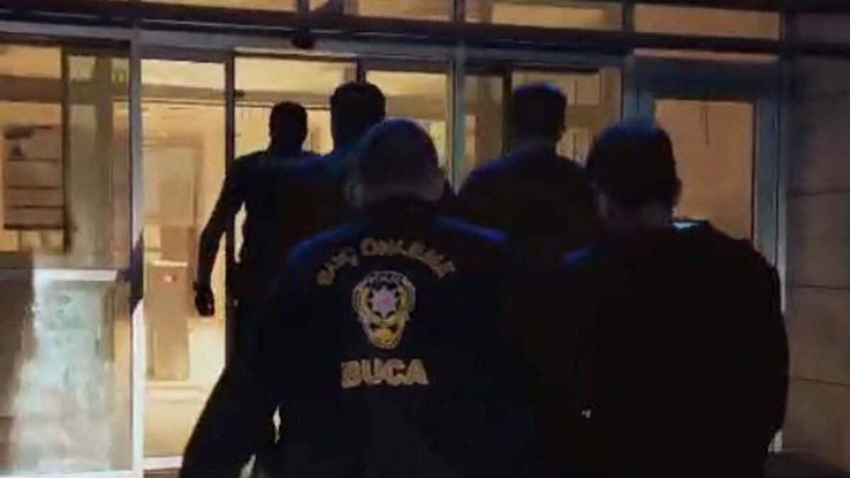 İzmir’de uyuşturucu operasyonu: 3 gözaltı İzmir’de uyuşturucu operasyonu: 3 gözaltı