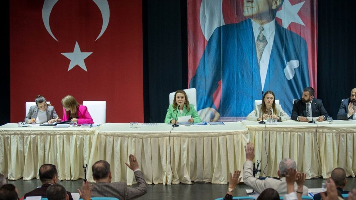 Konak Meclisi’nde TOKİ-İZBETON atışması!