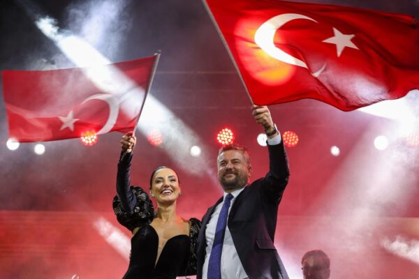 Aralarında aşk iddiası çıkmıştı: Sevcan Orhan, Buc... Aralarında aşk iddiası çıkmıştı: Sevcan Orhan, Buc...