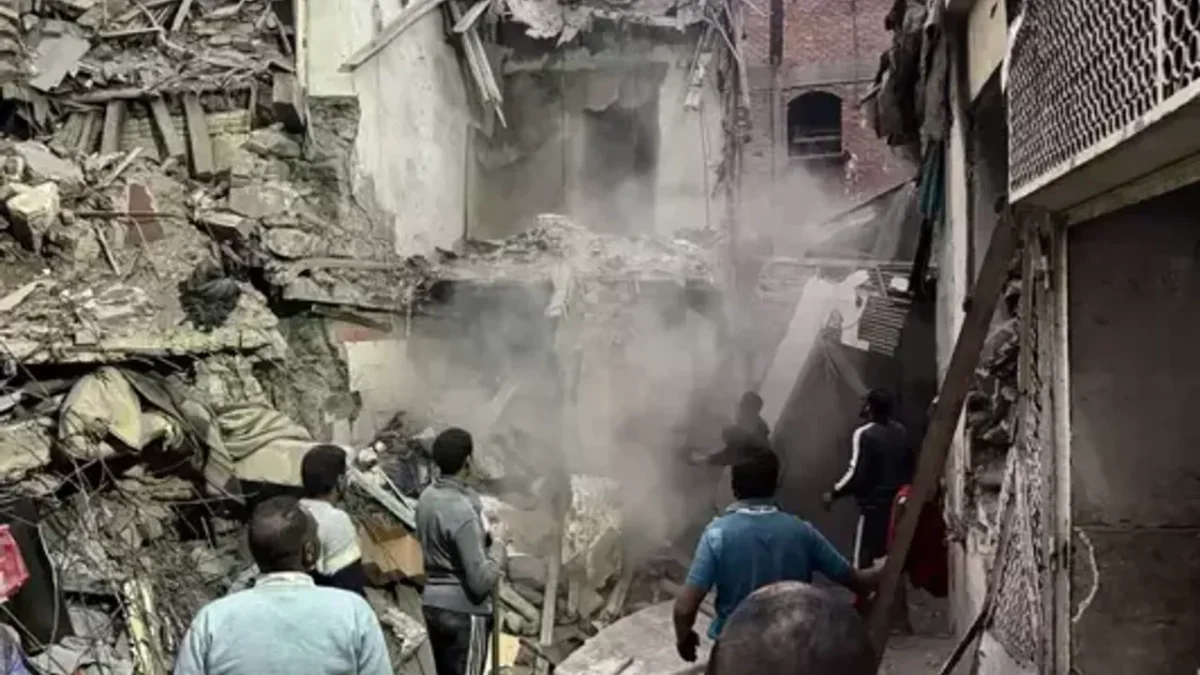 Mısır’da 5 katlı bina çöktü: 8 ölü