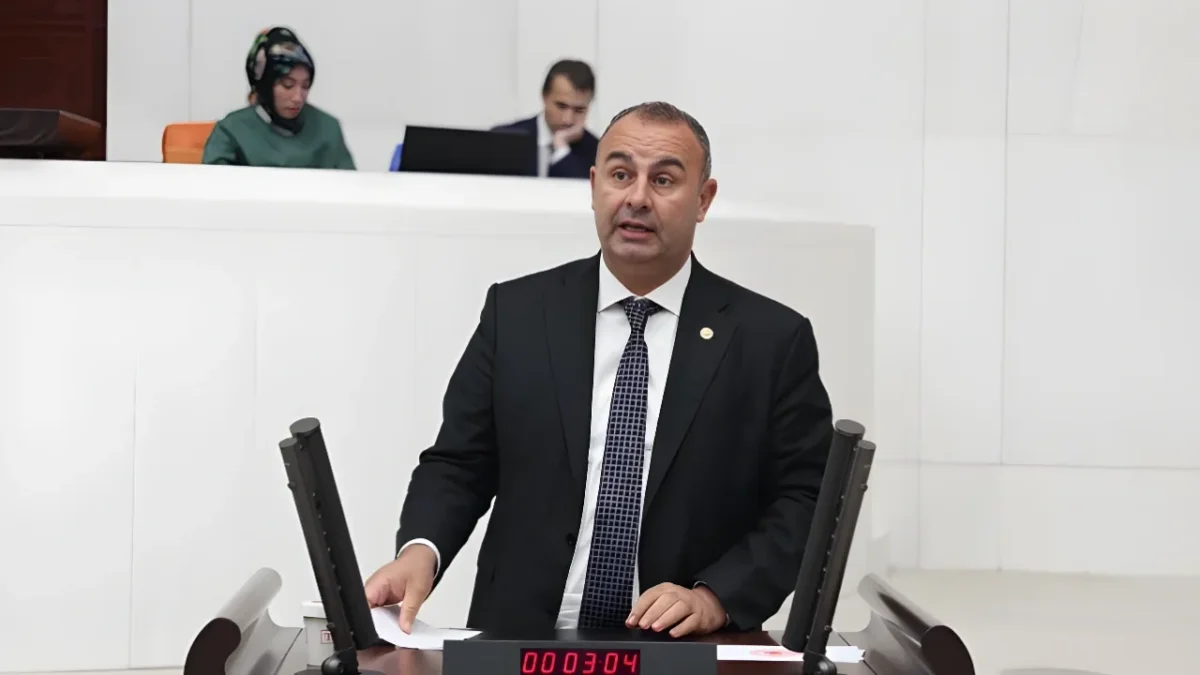 CHP’li Arslan’dan Bakan Tekin’e ‘İzmir’deki okullarda su akmıyor’ yanıtı!