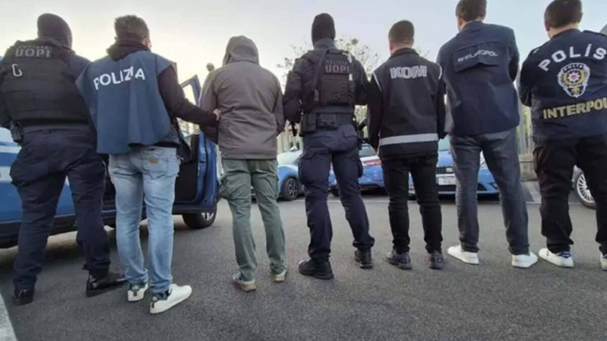 İtalya’da Barış Boyun operasyonunda yeni dalga: Dört gözaltı İtalya’da Barış Boyun operasyonunda yeni dalga: Dört gözaltı
