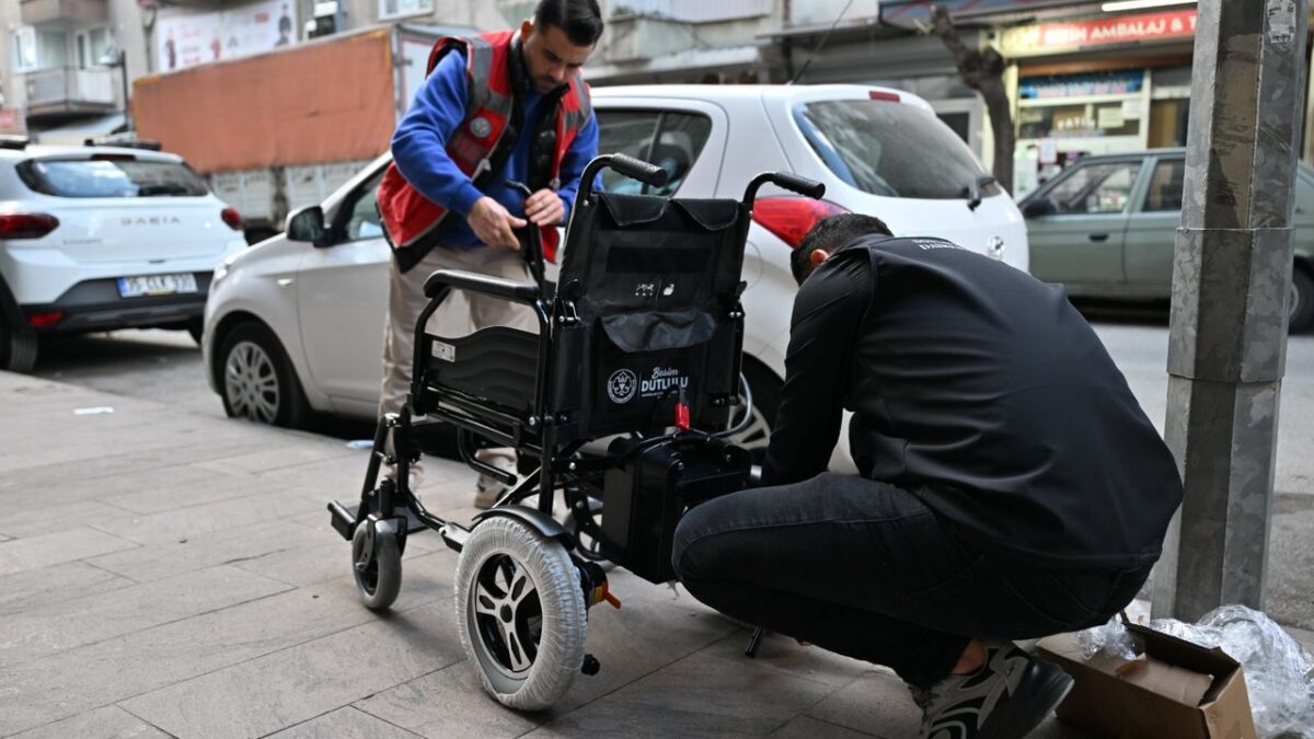 Manisa Büyükşehir’den medikal malzeme desteği
