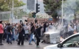 İran’da protestolar şiddetlendi: Silahlı gruplardan ‘Hamaney’e ölüm!’ sloganları İran’da protestolar şiddetlendi: Silahlı gruplardan ‘Hamaney’e ölüm!’ sloganları