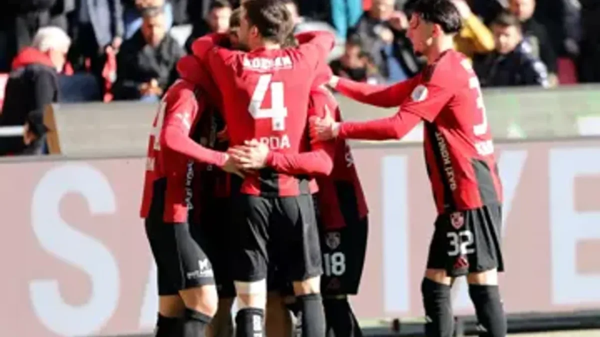 Ayvalıkgücü, Uşak deplasmanında 3 puanı 2 golle aldı Ayvalıkgücü, Uşak deplasmanında 3 puanı 2 golle aldı