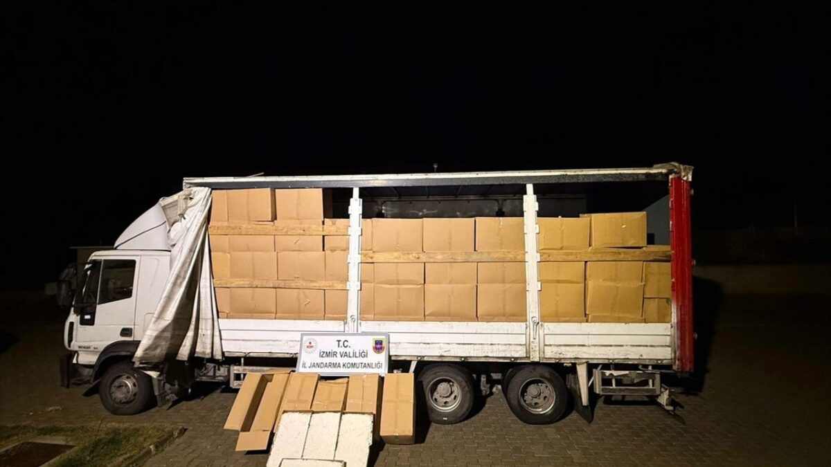 İzmir’de kaçak sigara operasyonu İzmir’de kaçak sigara operasyonu