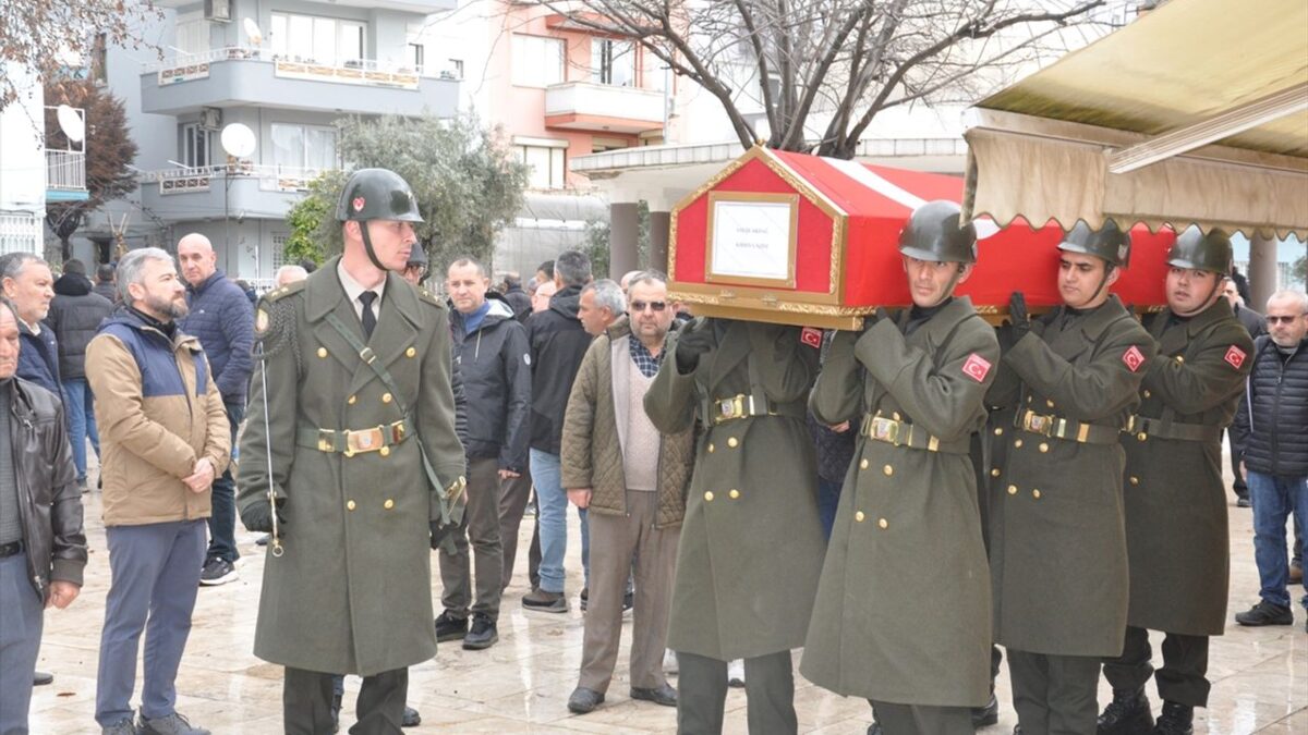 İzmirli Kıbrıs gazisi Salih Akdağ, son yolculuğuna uğurlandı İzmirli Kıbrıs gazisi Salih Akdağ, son yolculuğuna uğurlandı