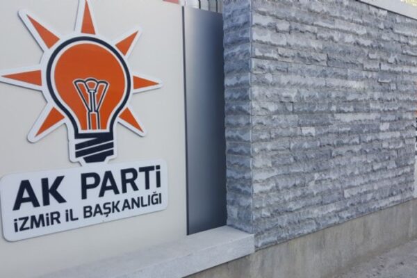 AK Parti İzmir’de 4 ilçede revizyon… İlçe ba...