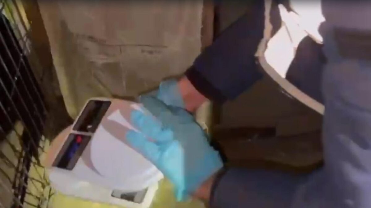 Kuş kafesinden ‘zula’ çıktı! Kuş kafesinden ‘zula’ çıktı!