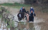 Gediz Nehri taştı… Mahsur kalan 5 kişiyi itfaiye kurtardı! Gediz Nehri taştı… Mahsur kalan 5 kişiyi itfaiye kurtardı!