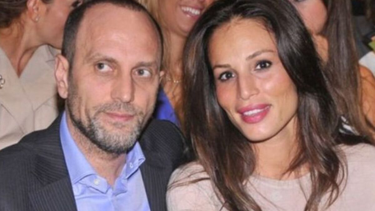 Olaylı evlilik sona erdi: Güzide Duran ile Adnan Aksoy boşandı Olaylı evlilik sona erdi: Güzide Duran ile Adnan Aksoy boşandı