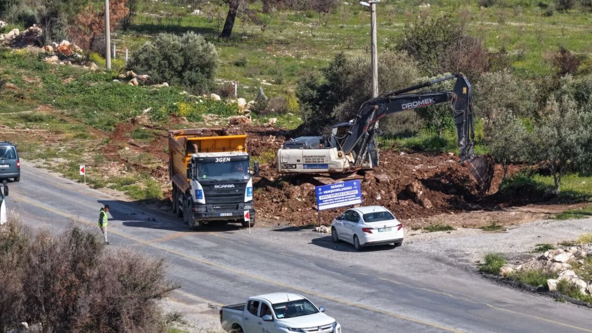 Akbük’te yol çalışmaları tam gaz Akbük’te yol çalışmaları tam gaz