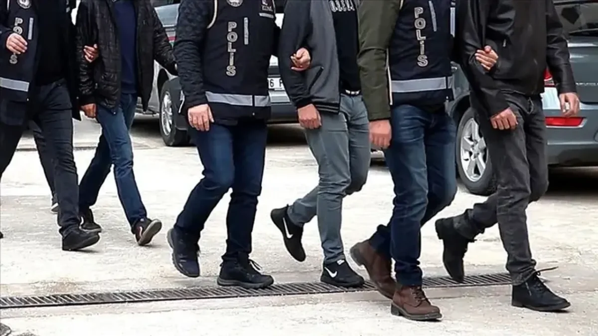 Yasa dışı bahis ve dolandırıcılık operasyonu: 13 şüpheli yakalandı Yasa dışı bahis ve dolandırıcılık operasyonu: 13 şüpheli yakalandı