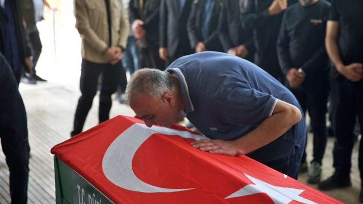 Minik tabutlar yan yana: Türkiye yasa boğuldu!