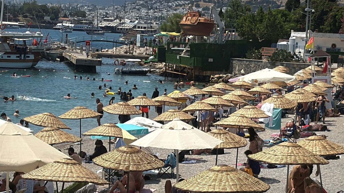 Bodrum sahillerine tatilci akını! Bodrum sahillerine tatilci akını!