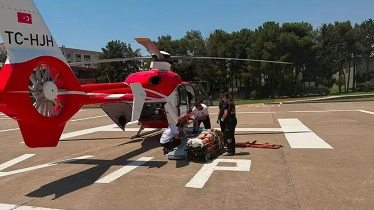 TIR’ın çarptığı yaya, ambulans helikopterle sevk edildi TIR’ın çarptığı yaya, ambulans helikopterle sevk edildi