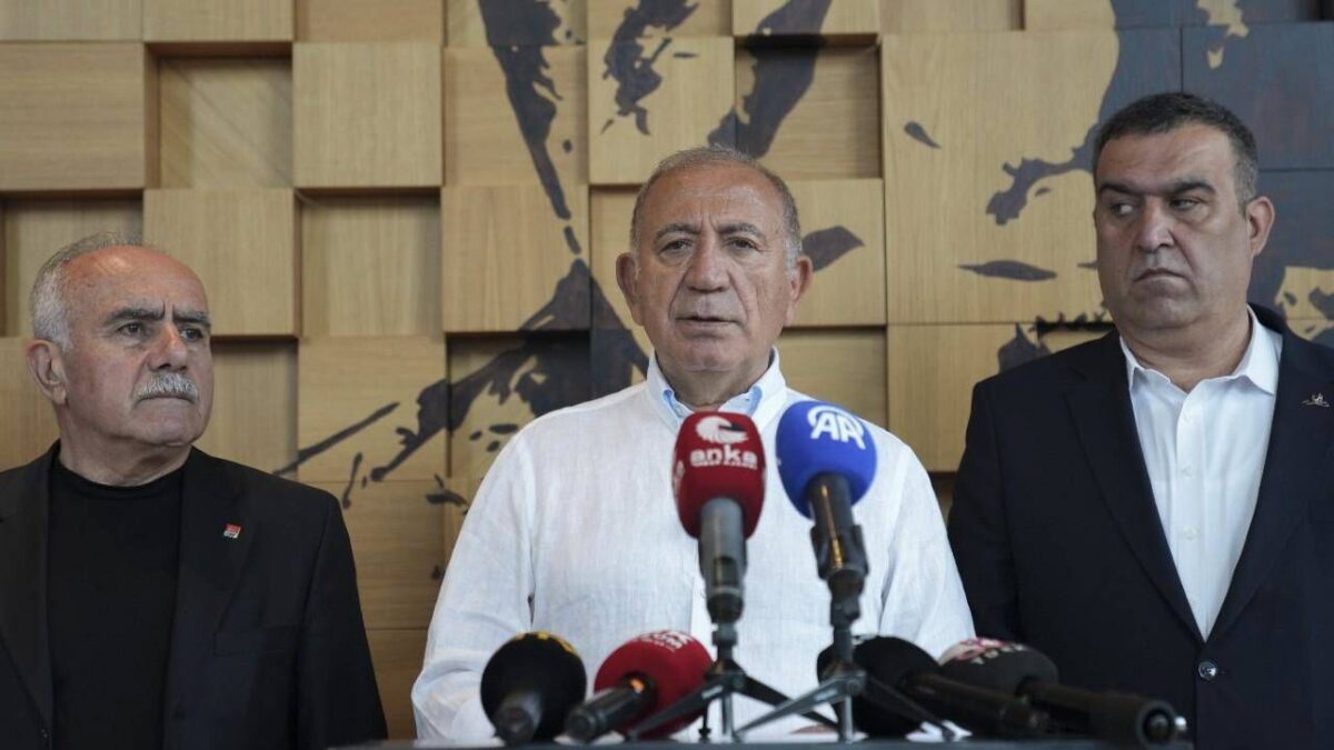 Gürsel Tekin’den ‘figüran’ açıklaması: Belli ki bir hata olmuş Gürsel Tekin’den ‘figüran’ açıklaması: Belli ki bir hata olmuş