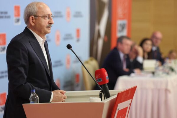 CHP lideri Kılıçdaroğlu’na “Onursal Genel Başkanlı...