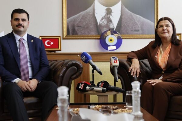 AK Partili İnan’ın Foça ziyaretinde ÖzelR... AK Partili İnan’ın Foça ziyaretinde ÖzelR...