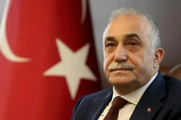 Hem İYİ Parti’den hem de milletvekilliğinden... Hem İYİ Parti’den hem de milletvekilliğinden...