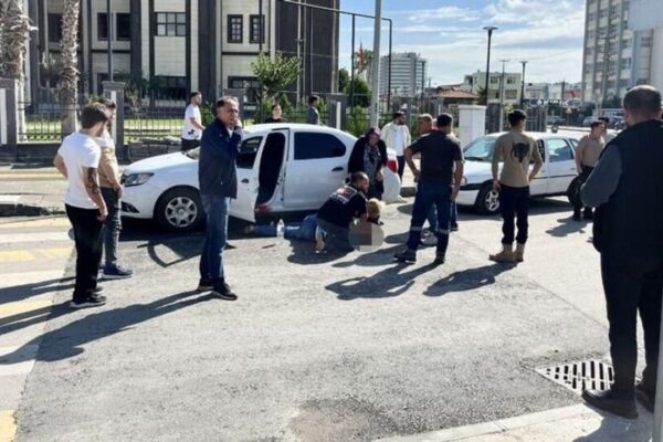 Fenalaştı, aracını durdurdu: Kurtarılamadı! Fenalaştı, aracını durdurdu: Kurtarılamadı!