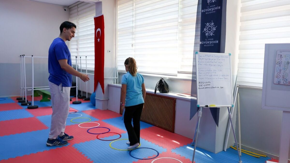 Başkan Çerçioğlu’ndan eğitime büyük destek: Disleksi Merkezi’nde dersler devam ediyor Başkan Çerçioğlu’ndan eğitime büyük destek: Disleksi Merkezi’nde dersler devam ediyor