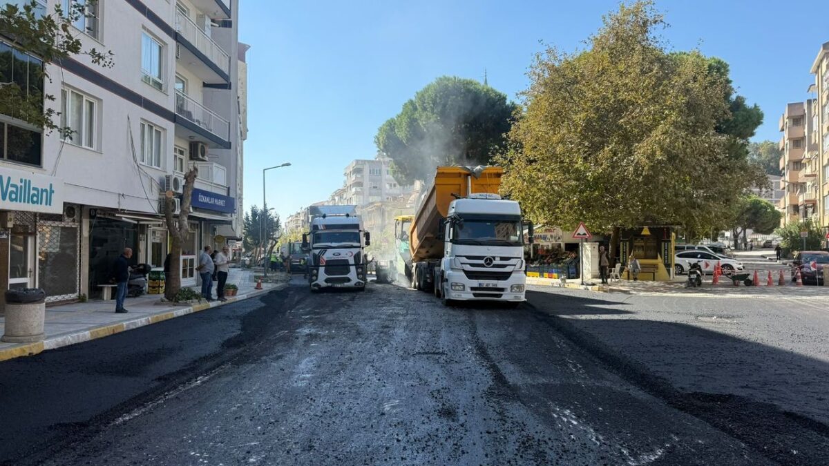 Aydın’ın 17 ilçesinde eş zamanlı yol seferberliği Aydın’ın 17 ilçesinde eş zamanlı yol seferberliği